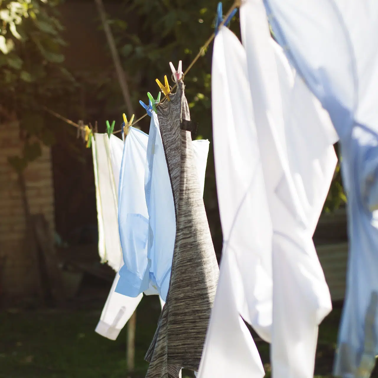 Du linge séchant sur un fil