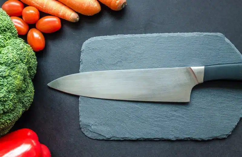 Les gammes de couteaux de cuisine essentielles et leurs utilisations pour maîtriser l’art culinaire