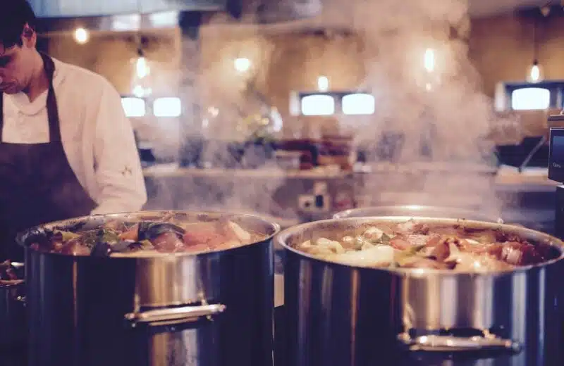 Choisir la cocotte-minute idéale pour des plats délicieux et prêts en un clin d’œil