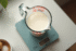 Verre doseur de lait à 200ml sur balance de cuisine