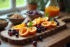 Table de petit déjeuner avec fruits exotiques et compote